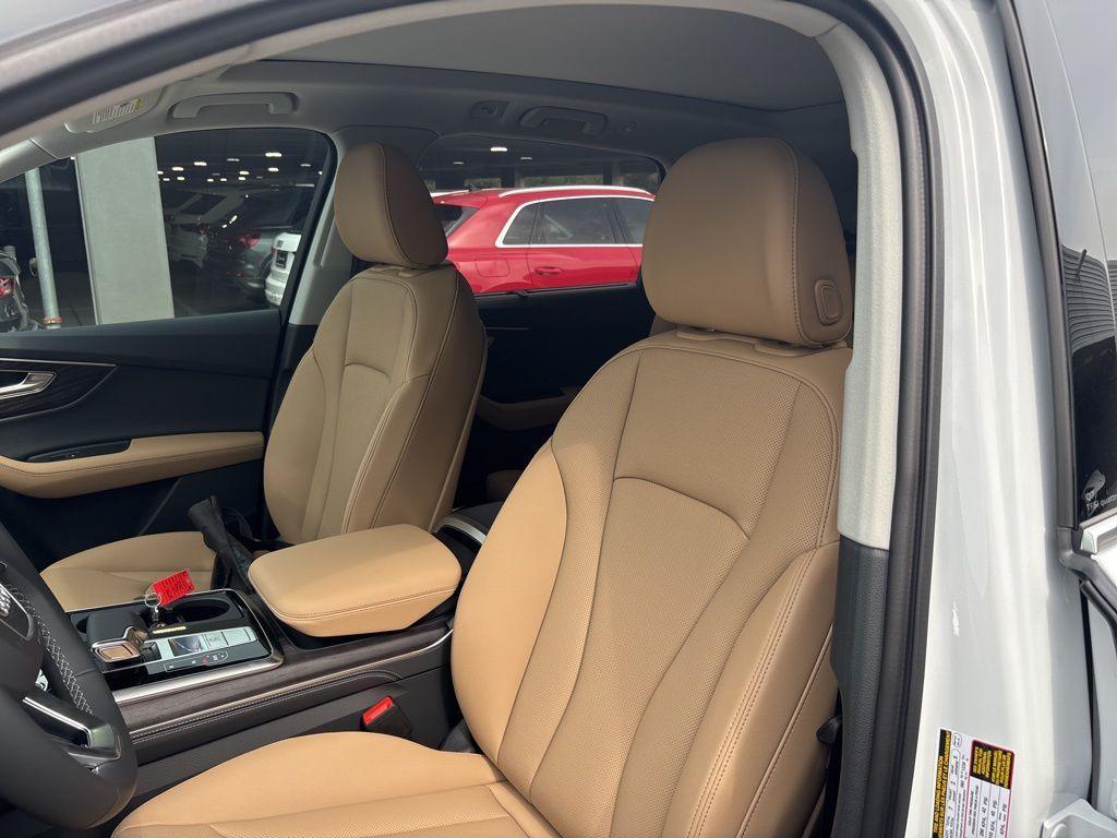 new 2025 Audi Q7 car, priced at $65,029