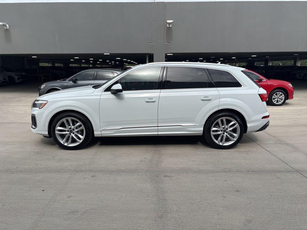 new 2025 Audi Q7 car, priced at $65,029