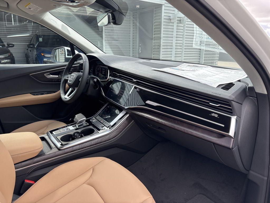 new 2025 Audi Q7 car, priced at $62,860