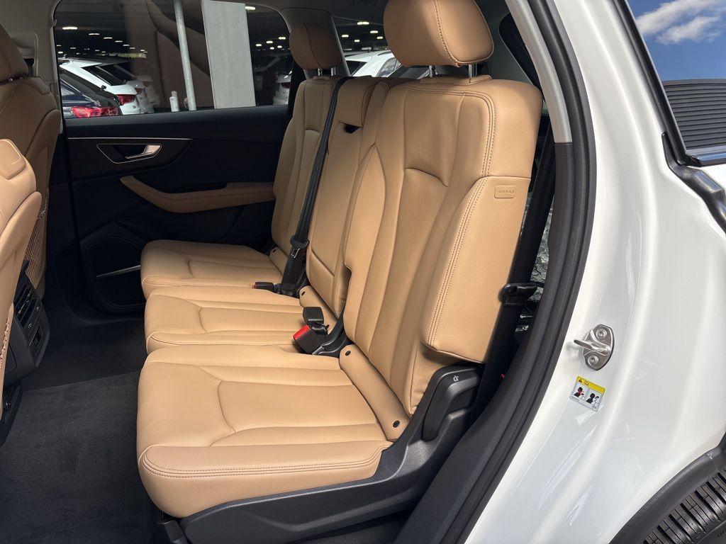 new 2025 Audi Q7 car, priced at $62,860