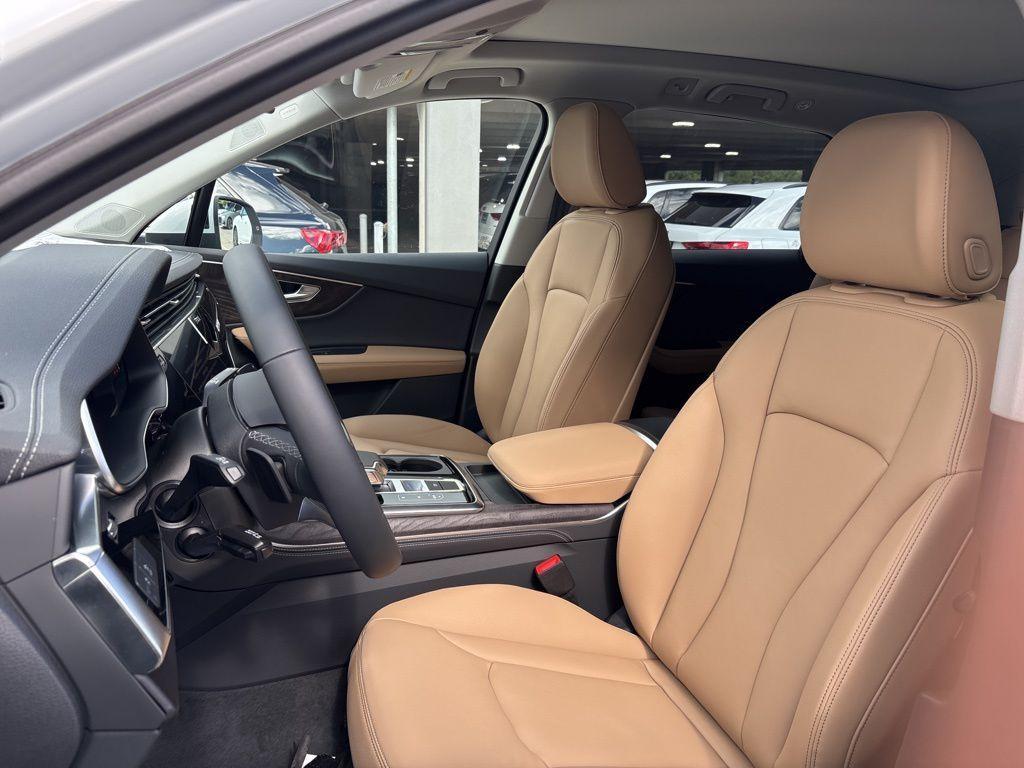 new 2025 Audi Q7 car, priced at $62,860