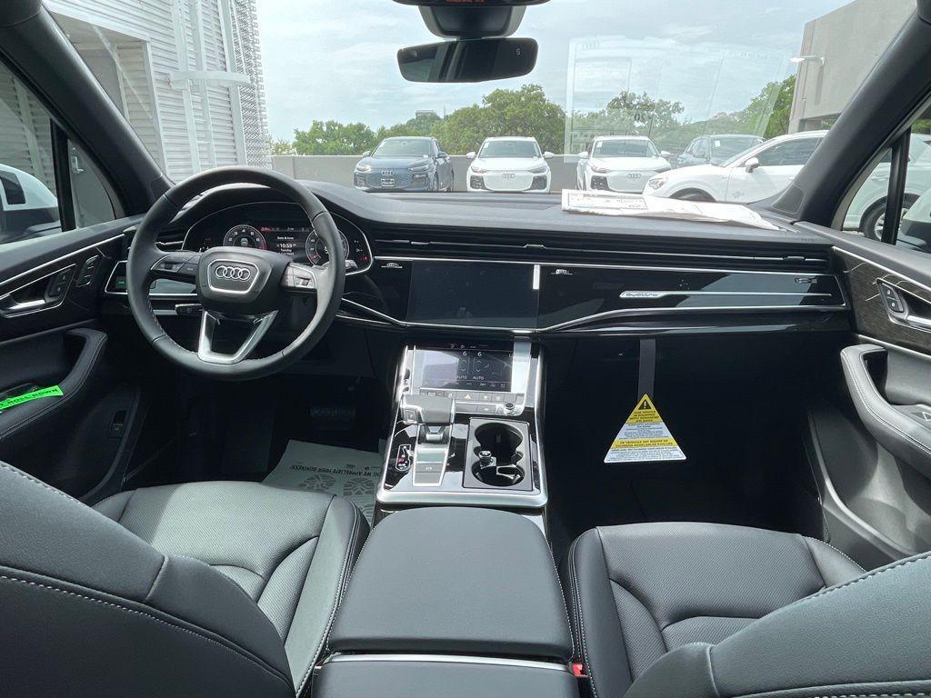 new 2025 Audi Q7 car, priced at $66,769