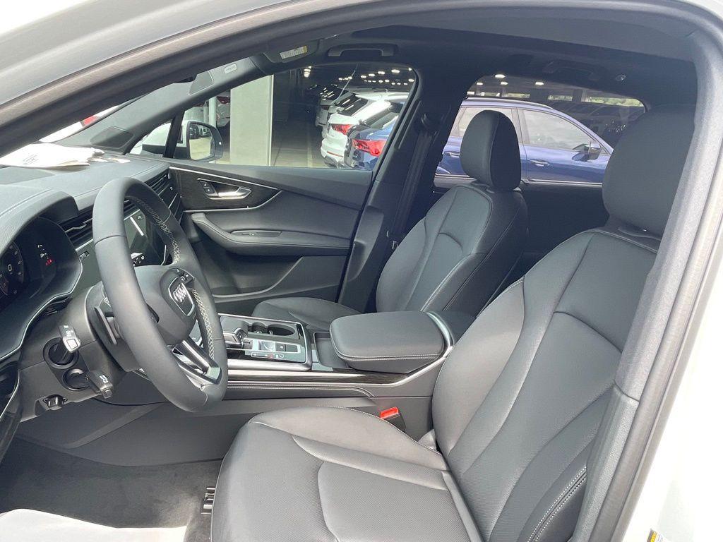 new 2025 Audi Q7 car, priced at $66,769