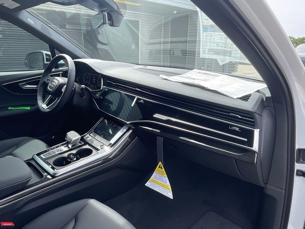 new 2025 Audi Q7 car, priced at $66,769