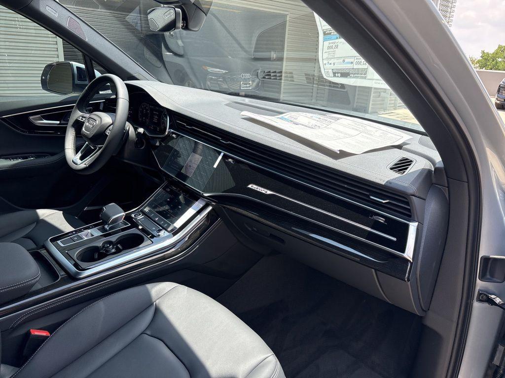 new 2025 Audi Q7 car, priced at $62,070