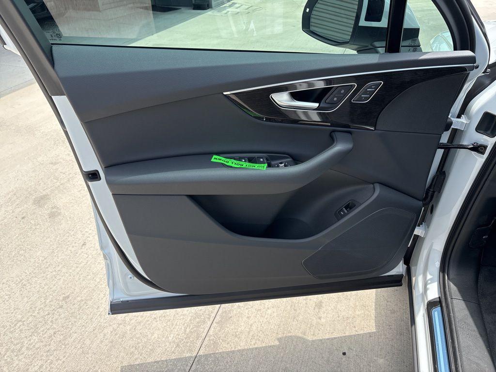 new 2025 Audi Q7 car, priced at $60,035