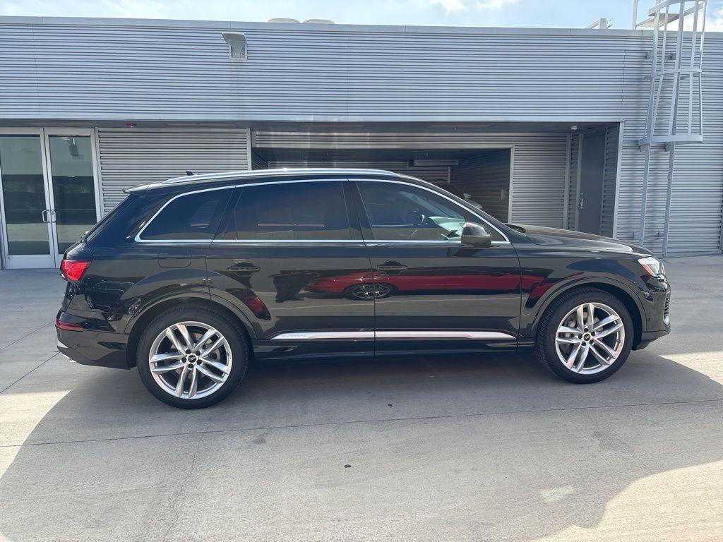 new 2025 Audi Q7 car, priced at $64,910