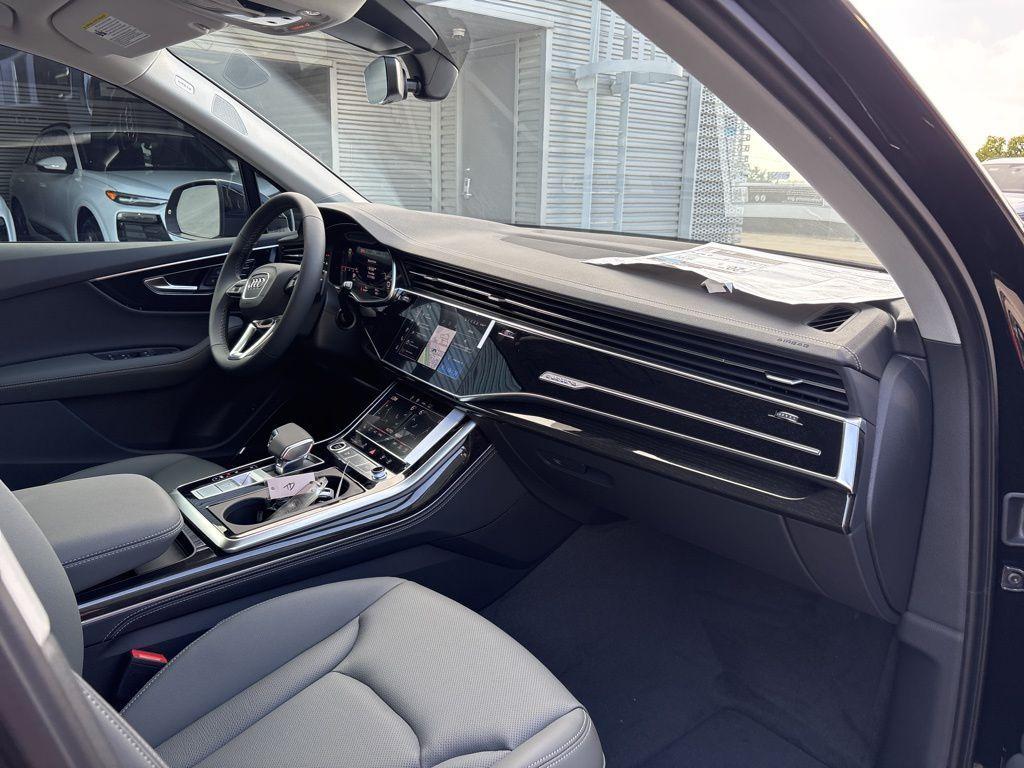 new 2025 Audi Q7 car, priced at $64,910