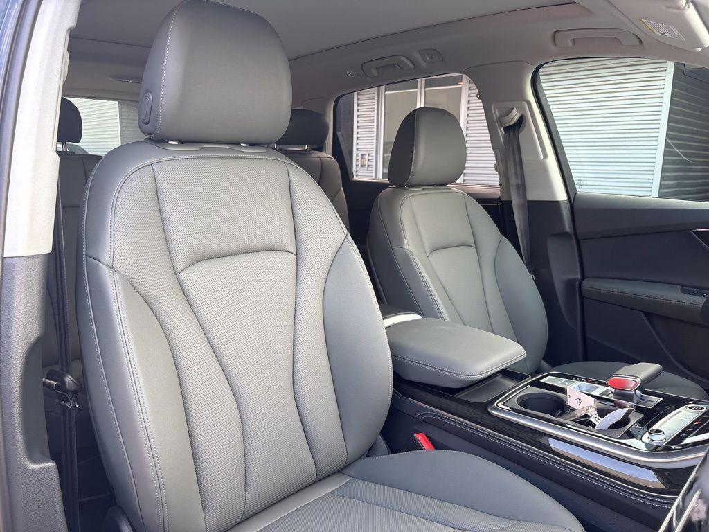 new 2025 Audi Q7 car, priced at $64,910
