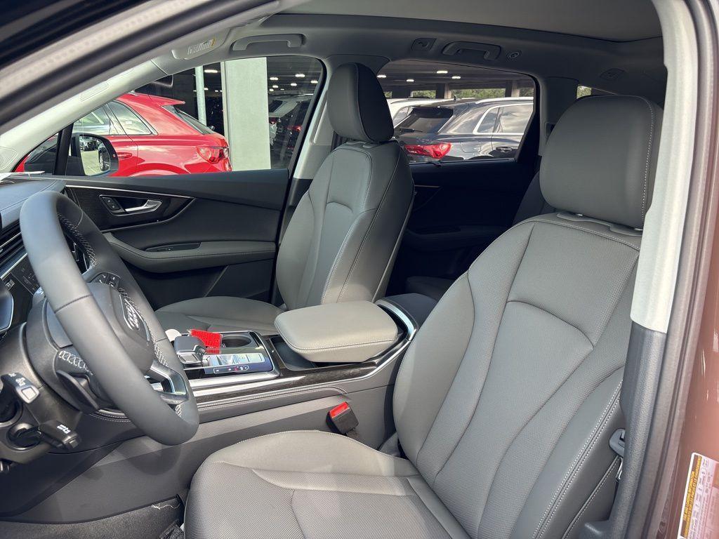 new 2025 Audi Q7 car, priced at $64,910