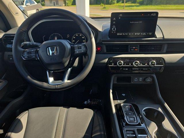 new 2025 Honda Pilot car, priced at $51,050
