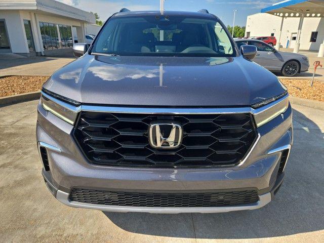 new 2025 Honda Pilot car, priced at $51,050