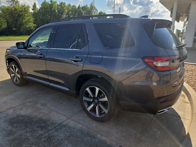 new 2025 Honda Pilot car, priced at $51,050