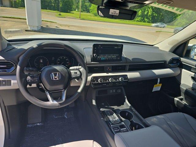 new 2025 Honda Pilot car, priced at $47,505