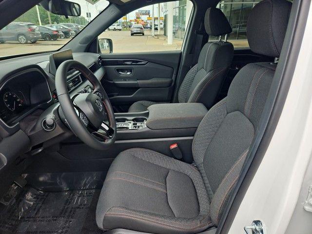 new 2025 Honda Pilot car, priced at $44,205