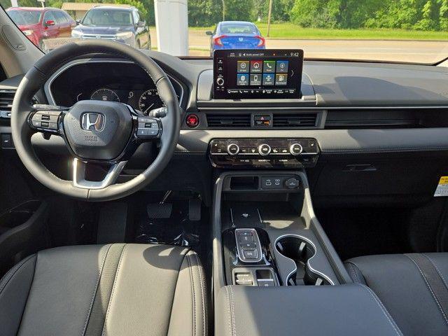 new 2025 Honda Pilot car, priced at $51,505