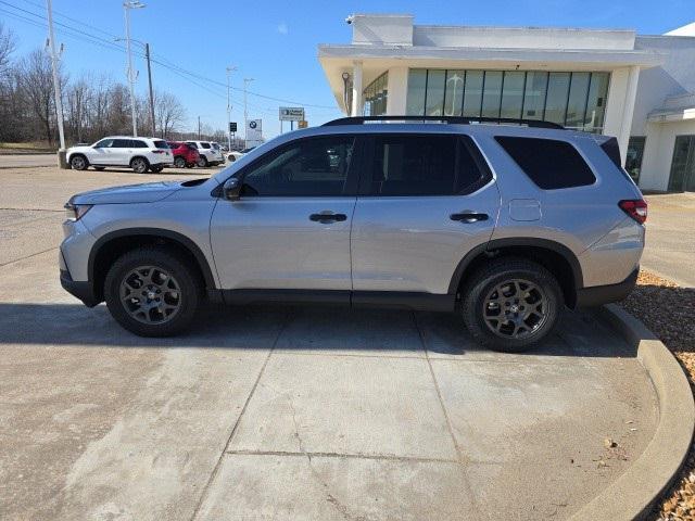 used 2025 Honda Pilot car, priced at $46,895