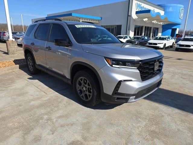 used 2025 Honda Pilot car, priced at $46,895