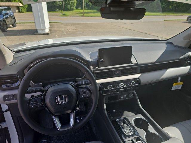 new 2025 Honda Pilot car, priced at $47,505