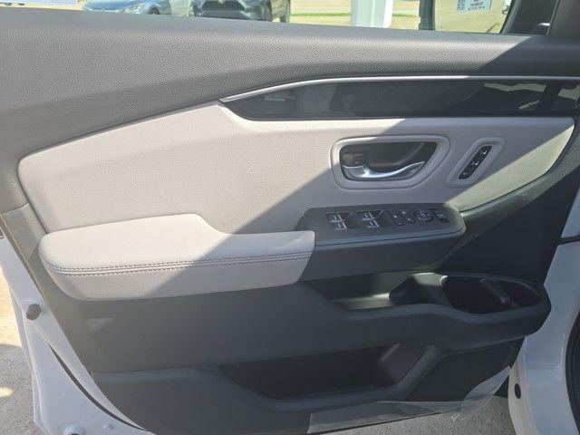 new 2025 Honda Pilot car, priced at $47,505