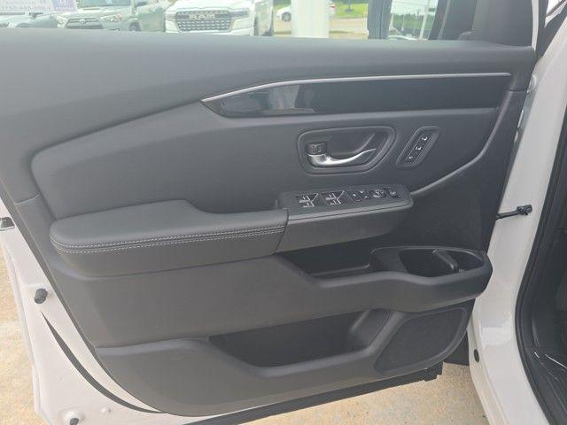 new 2025 Honda Pilot car, priced at $51,505