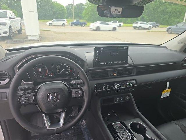 new 2025 Honda Pilot car, priced at $51,505