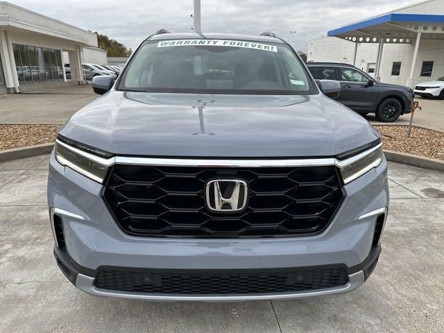 new 2025 Honda Pilot car, priced at $53,170