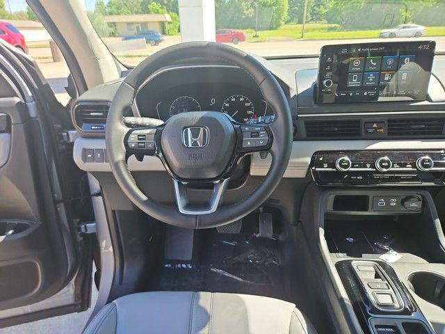 new 2025 Honda Pilot car, priced at $47,800