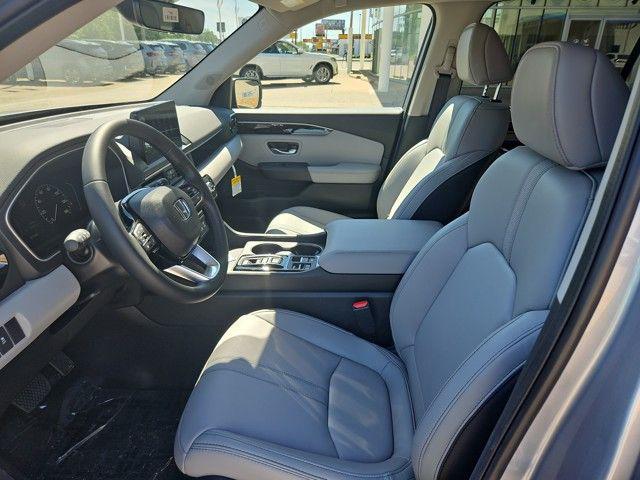 new 2025 Honda Pilot car, priced at $47,800