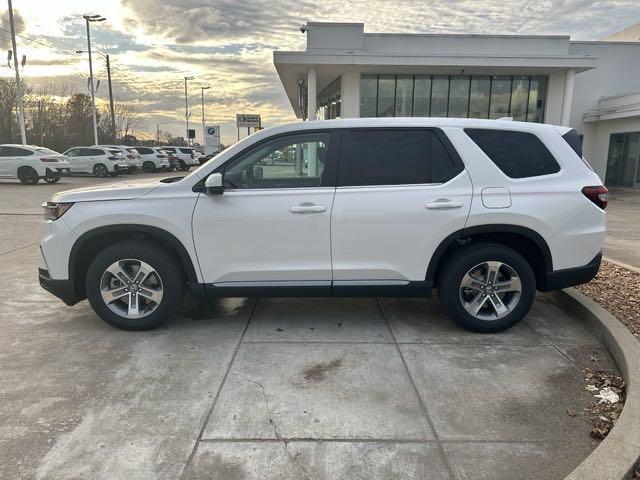 new 2025 Honda Pilot car, priced at $48,180