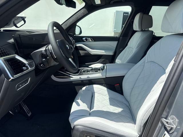 new 2026 BMW X7 car, priced at $100,425