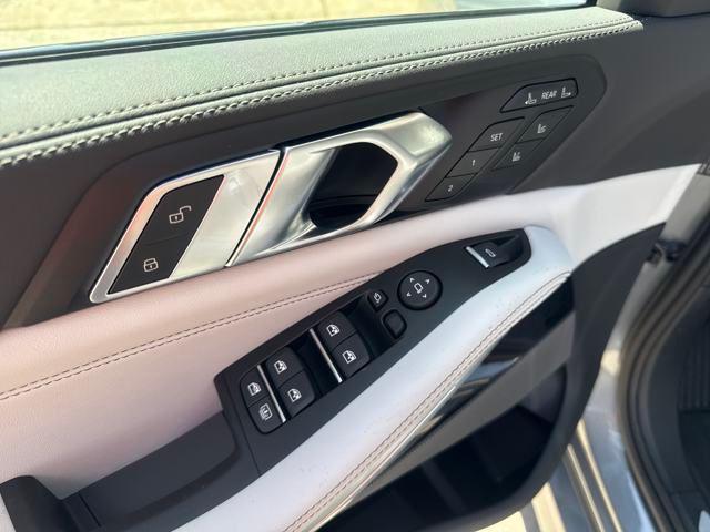 new 2026 BMW X7 car, priced at $100,425