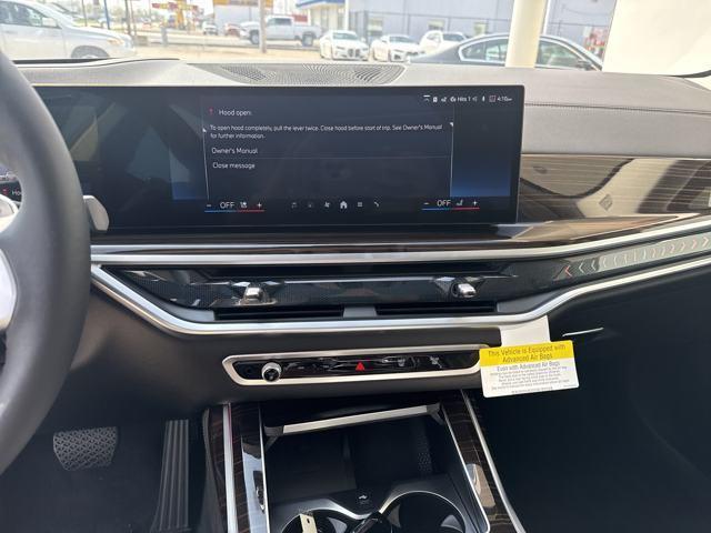 new 2025 BMW X7 car