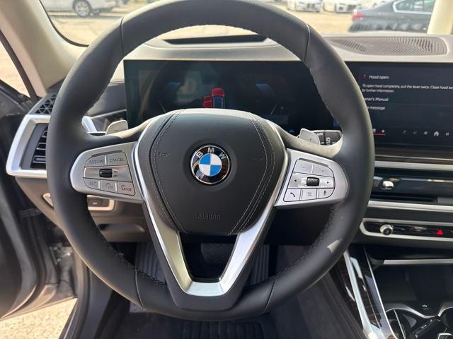 new 2025 BMW X7 car, priced at $92,125