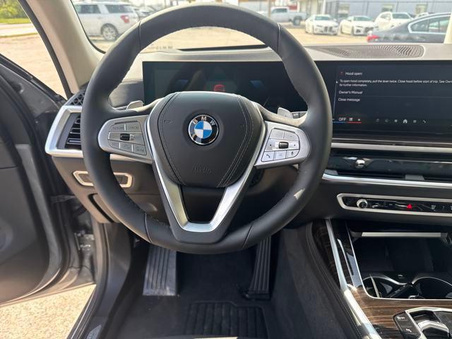 new 2025 BMW X7 car, priced at $92,125