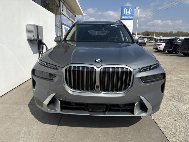 new 2025 BMW X7 car