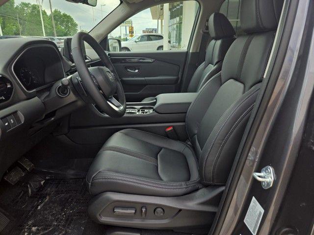 new 2025 Honda Pilot car, priced at $47,050