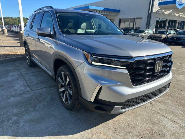 new 2025 Honda Pilot car, priced at $51,095