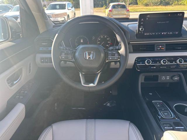 new 2025 Honda Pilot car, priced at $51,095