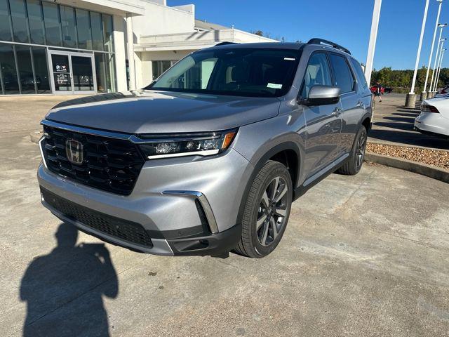 new 2025 Honda Pilot car, priced at $51,095