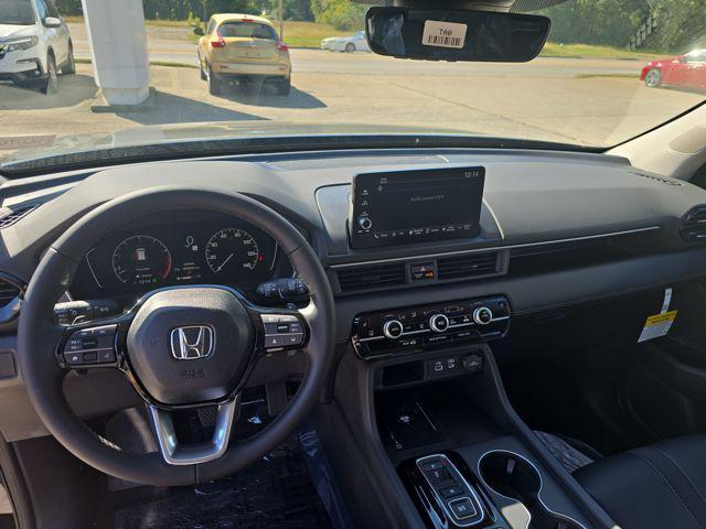 new 2025 Honda Pilot car, priced at $47,095