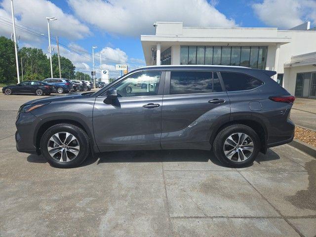used 2023 Toyota Highlander car, priced at $38,895