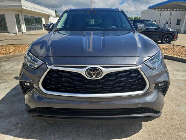 used 2023 Toyota Highlander car, priced at $38,895