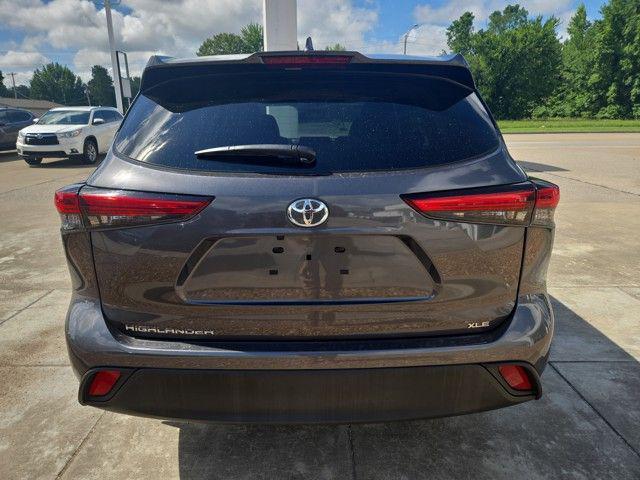 used 2023 Toyota Highlander car, priced at $38,895