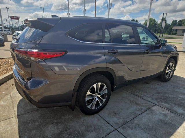 used 2023 Toyota Highlander car, priced at $38,895