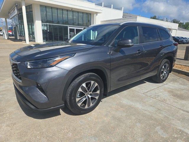 used 2023 Toyota Highlander car, priced at $38,895