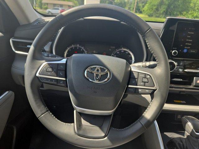 used 2023 Toyota Highlander car, priced at $38,895