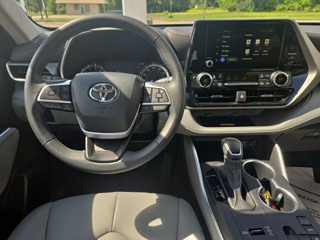 used 2023 Toyota Highlander car, priced at $38,895