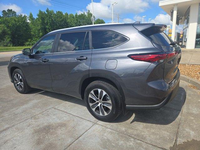 used 2023 Toyota Highlander car, priced at $38,895
