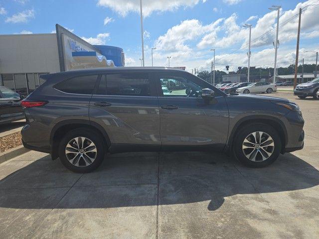 used 2023 Toyota Highlander car, priced at $38,895